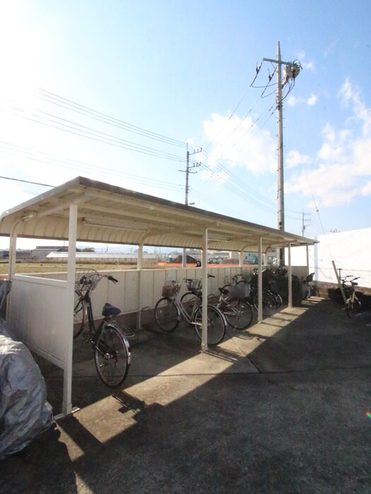 物件外観写真3　(駐輪場)