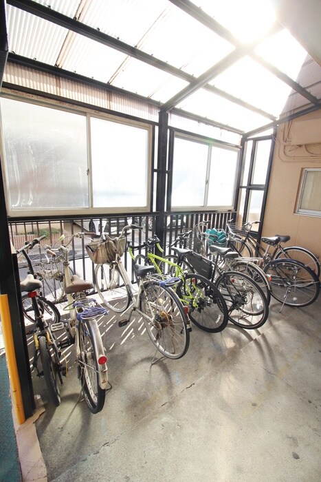 物件外観写真3　(駐輪場)