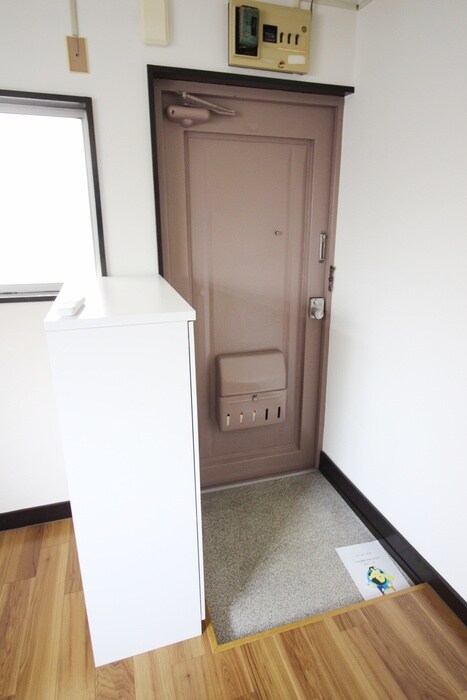 物件内観写真13　(玄関)