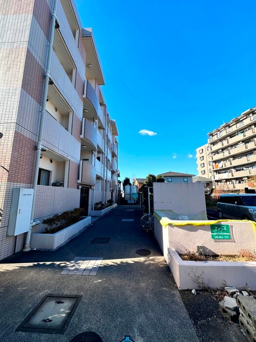 物件外観写真3　(エントランス部分)