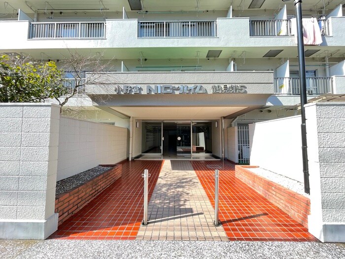 物件外観写真6　(エントランス部分)