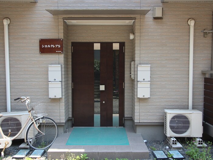物件外観写真4　(エントランス部分)