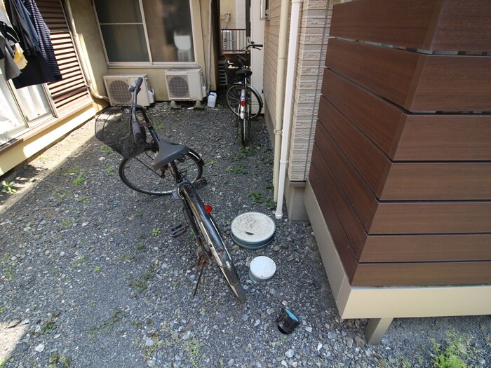 物件外観写真5　(駐輪場)