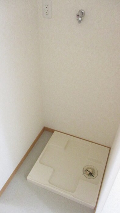 物件内観写真10　(洗濯機置場)