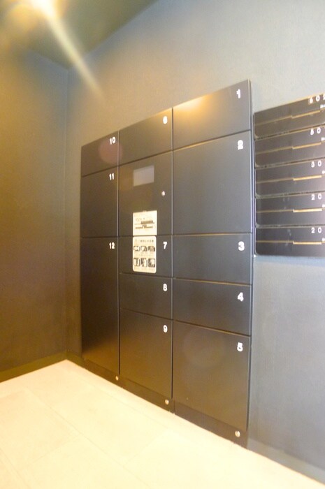 物件外観写真4　(エントランス部分)