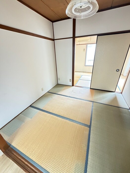 物件内観写真2　(居室)