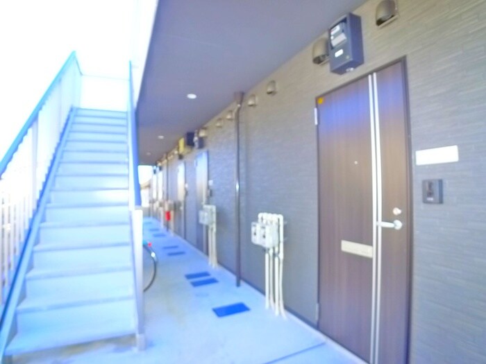 物件外観写真3　(エントランス部分)