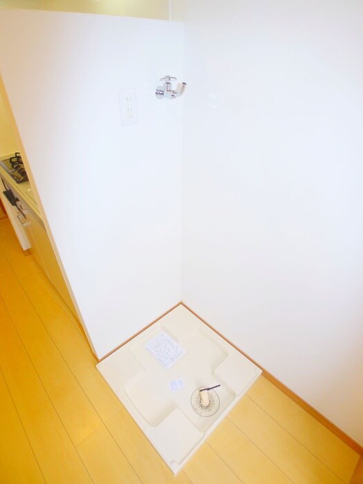 物件内観写真16　(洗濯機置場)