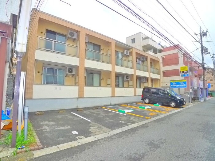 物件外観写真4　(駐車場)