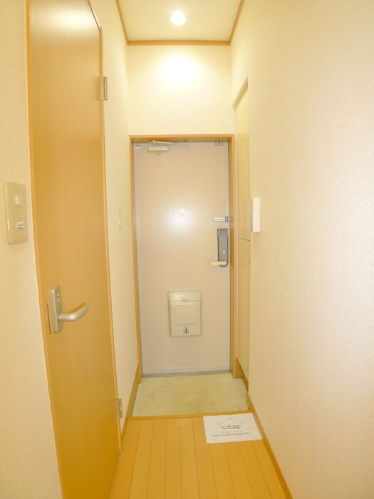 物件内観写真16　(玄関)