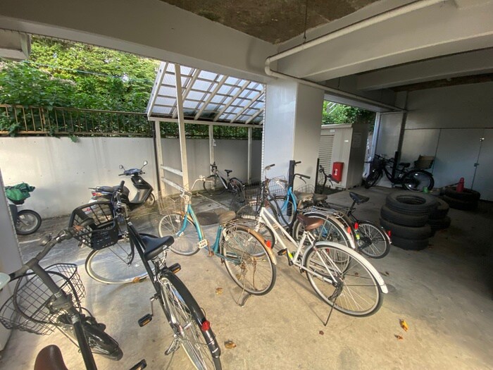 物件外観写真3　(駐輪場)