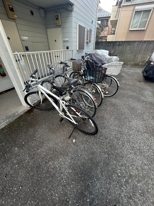 第二ヴィラ碑文谷の駐輪場