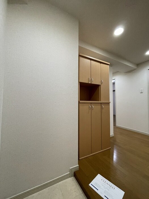 物件内観写真11　(玄関)