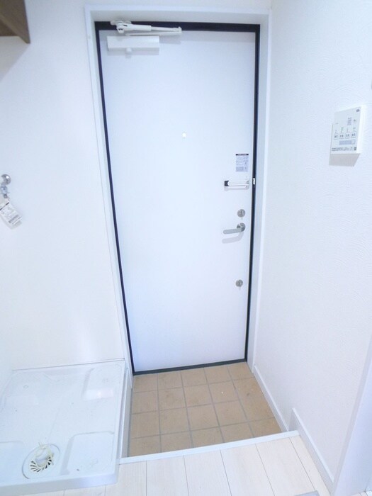 物件内観写真16　(玄関)