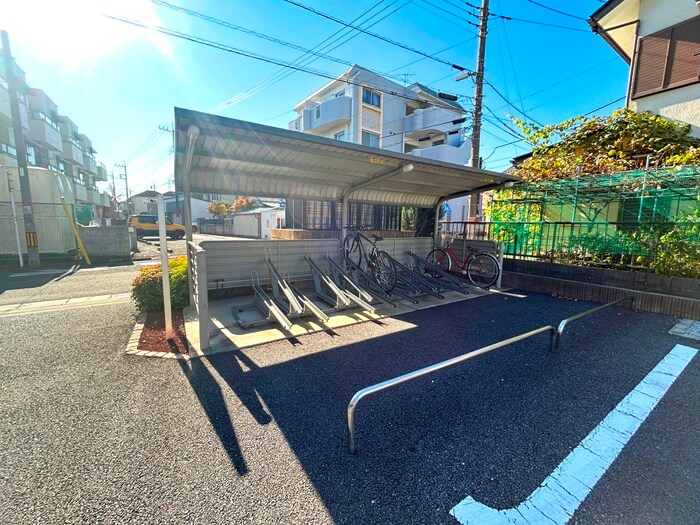 物件外観写真4　(駐輪場)