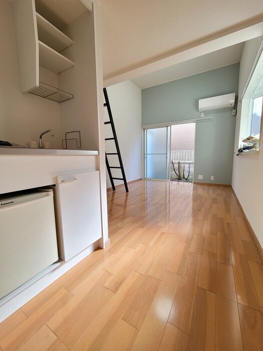 物件内観写真8　(室内からの展望)