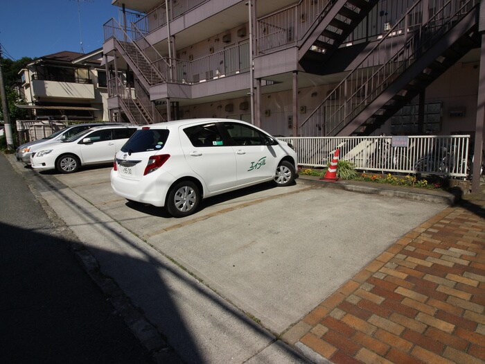 物件外観写真6　(駐車場)