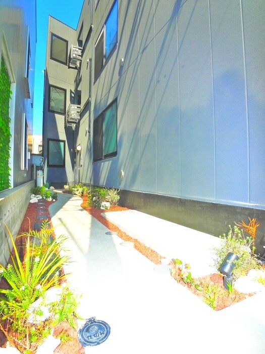 物件外観写真4　(エントランス部分)