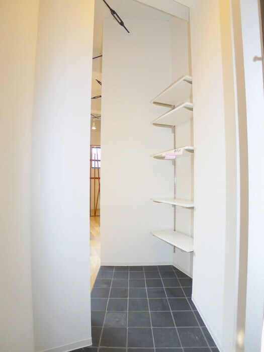 物件内観写真17　(玄関)