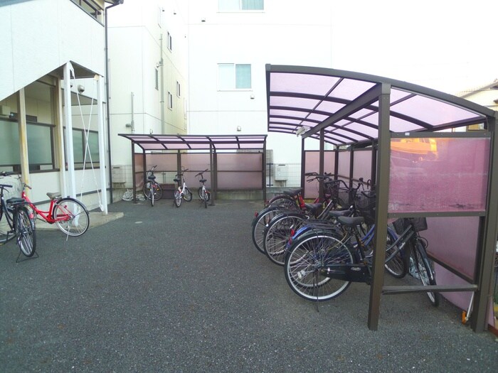 物件外観写真6　(駐輪場)
