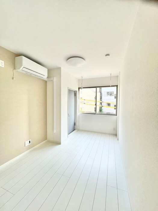 物件内観写真13　(室内からの展望)