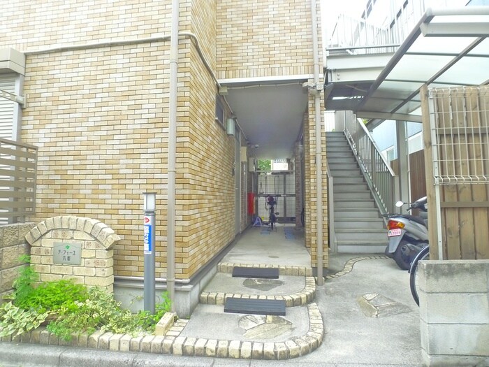 物件外観写真2　(エントランス部分)