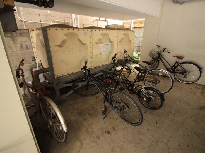 物件外観写真4　(駐輪場)