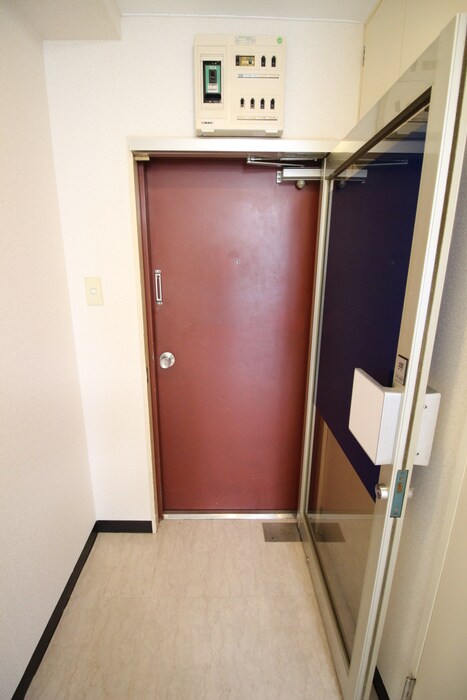 物件内観写真11　(玄関)