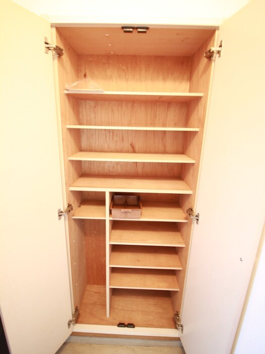 物件内観写真12　(玄関)