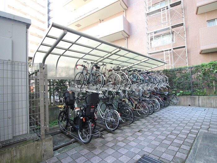 物件外観写真4　(駐輪場)