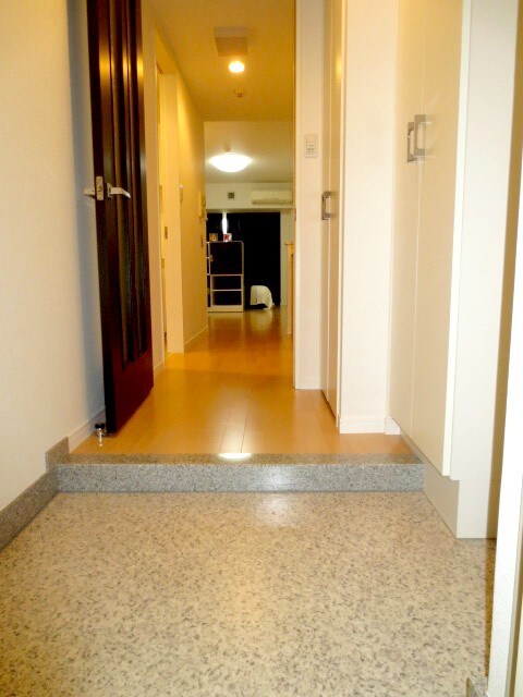 物件内観写真7　(玄関)