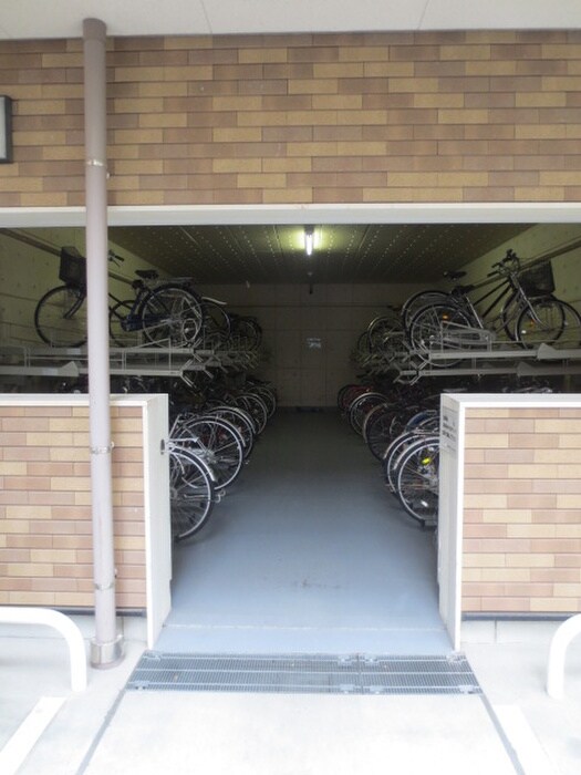 物件外観写真4　(駐輪場)