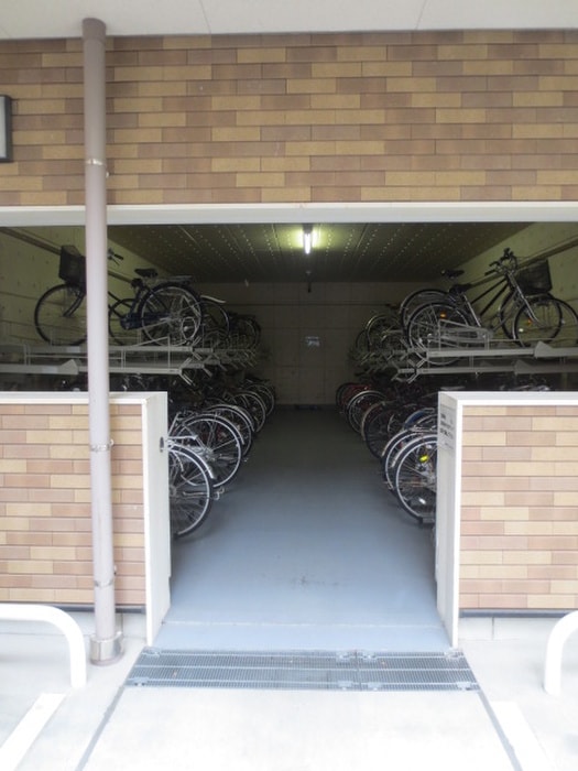 物件外観写真4　(駐輪場)