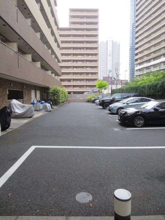 物件外観写真5　(駐車場)