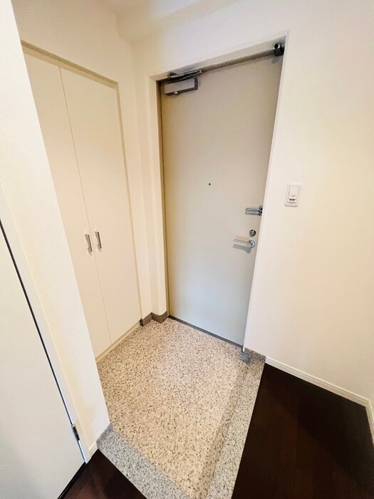 物件内観写真18　(玄関)