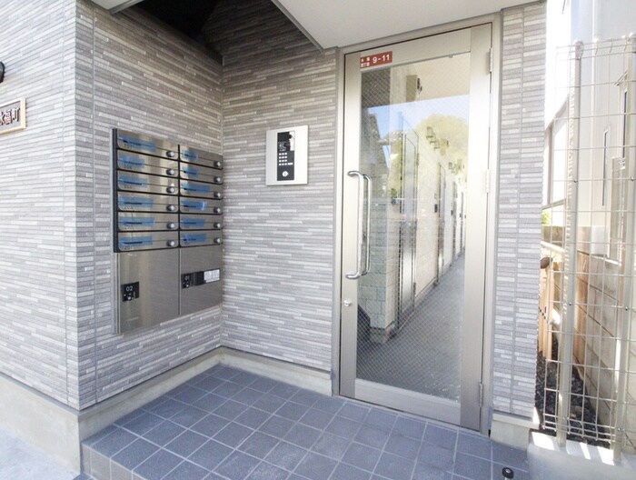 物件外観写真4　(エントランス部分)