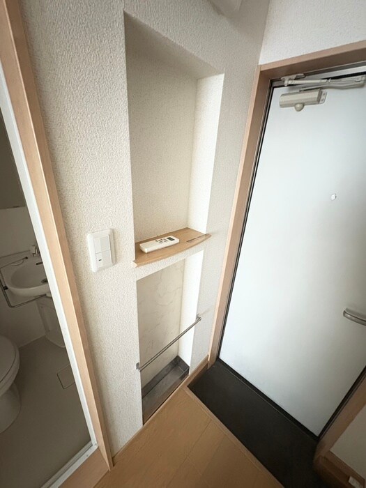 物件内観写真16　(玄関)