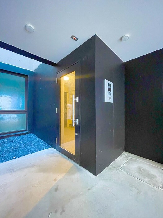 物件外観写真5　(エントランス部分)