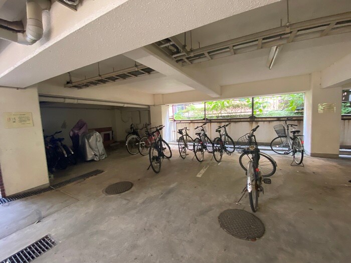 物件外観写真4　(駐輪場)