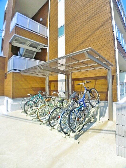 物件外観写真2　(駐輪場)