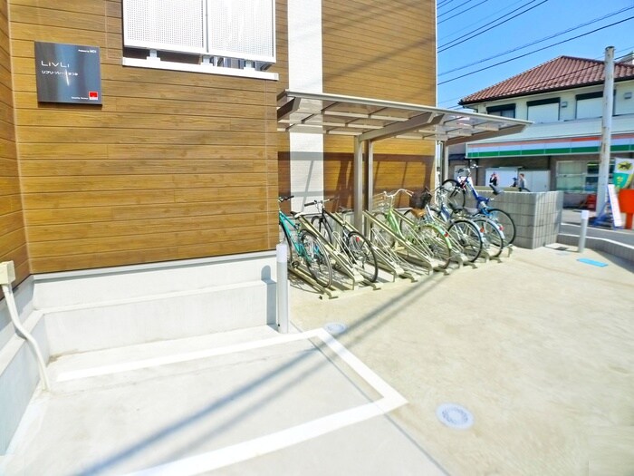 物件外観写真5　(バイク置き場)