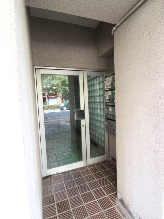 物件外観写真3　(エントランス部分)