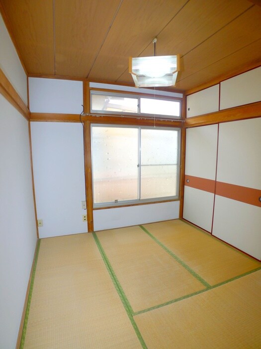 物件内観写真8　(室内からの展望)