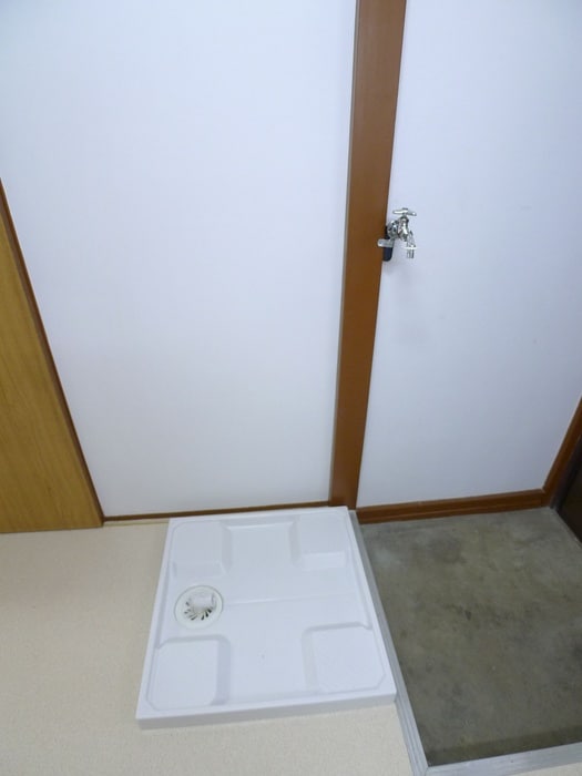 物件内観写真11　(洗濯機置場)