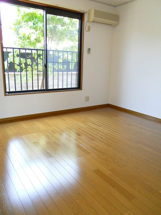 物件内観写真4　(居室)