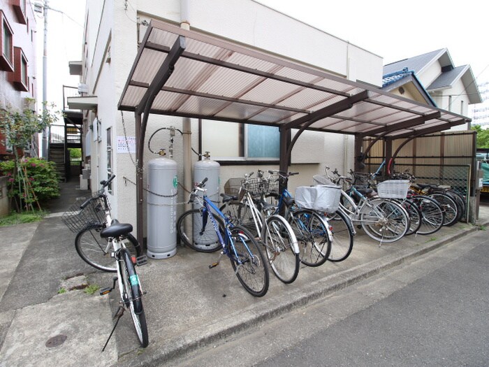 物件外観写真3　(駐輪場)