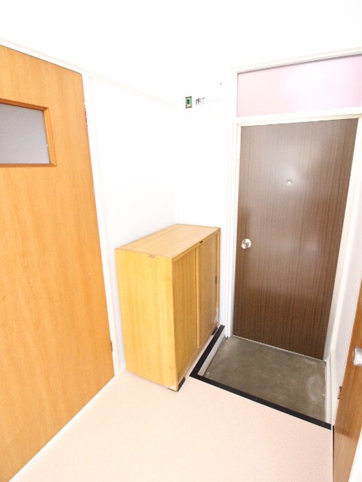 物件内観写真18　(玄関)
