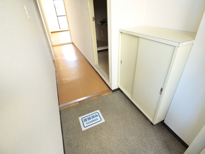 物件内観写真7　(玄関)