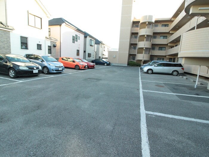 物件外観写真5　(駐車場)