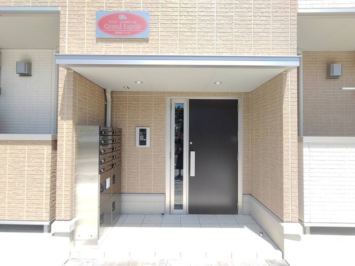 物件外観写真3　(エントランス部分)